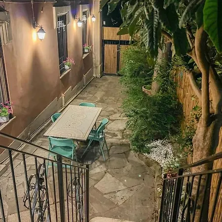 公寓 Poerio Home&garden Near The Centre Of *