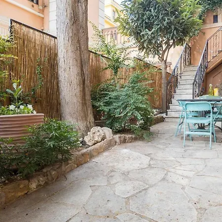 公寓 Poerio Home&garden Near The Centre Of