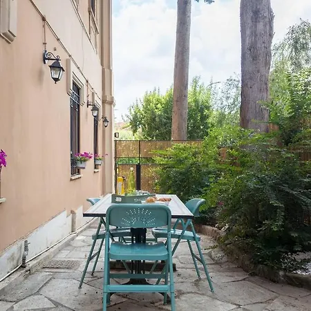 Poerio Home&garden Near The Centre Of アパート ローマ