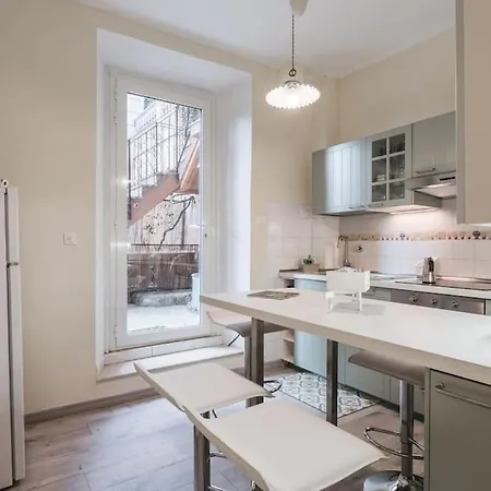 Apartamento Poerio Home&garden Near The Centre Of
